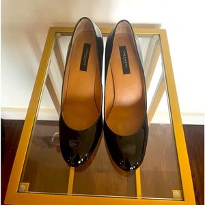 Ann Taylor black patent leather shoe. Size 7.5, 3.5” heel